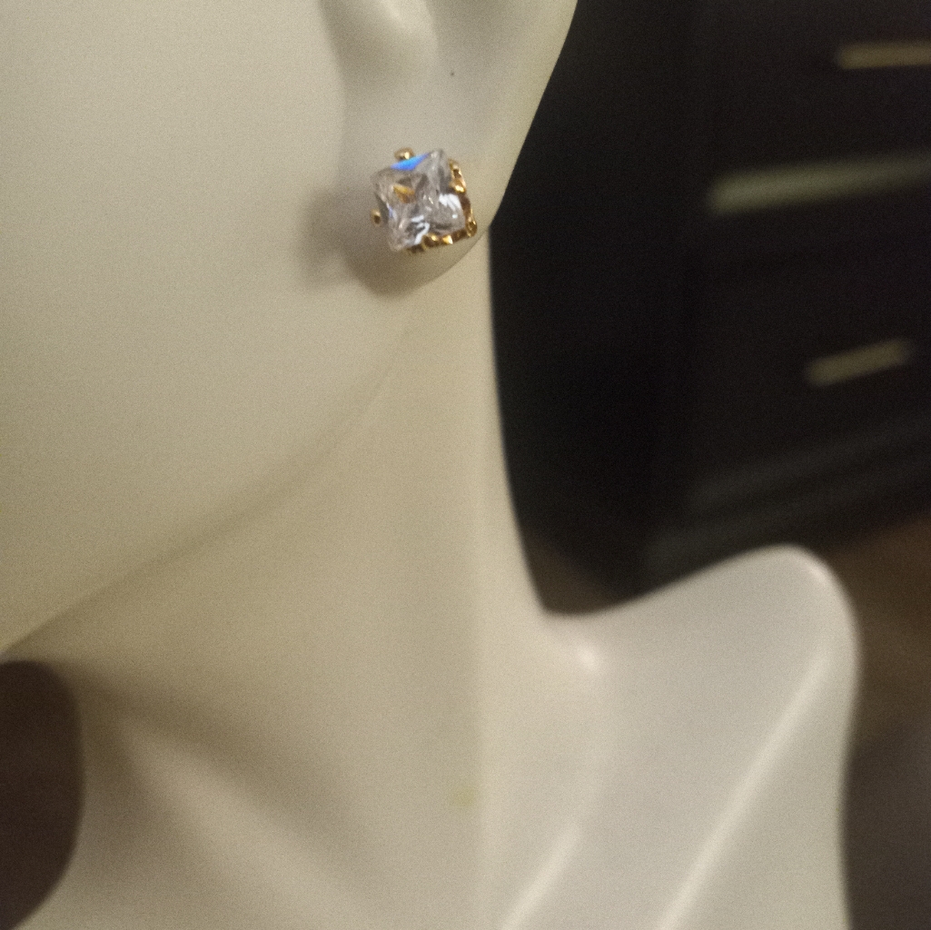 10 New Earrings 10$